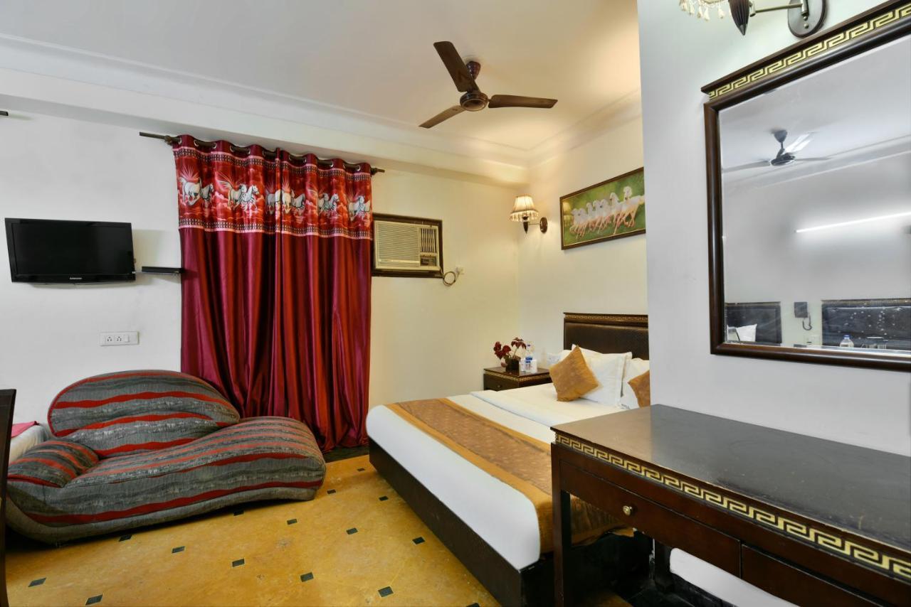 Hotel Revels Near Railway Station New Delhi