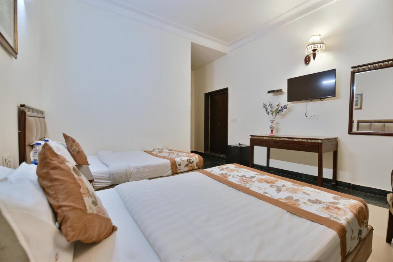 Revels Near Railway Station 4* New Delhi