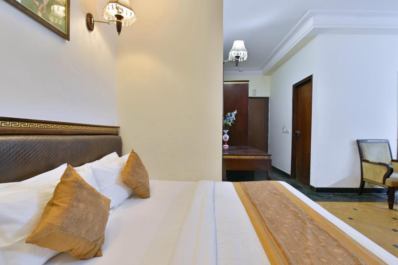 Revels Near Railway Station Hotel New Delhi